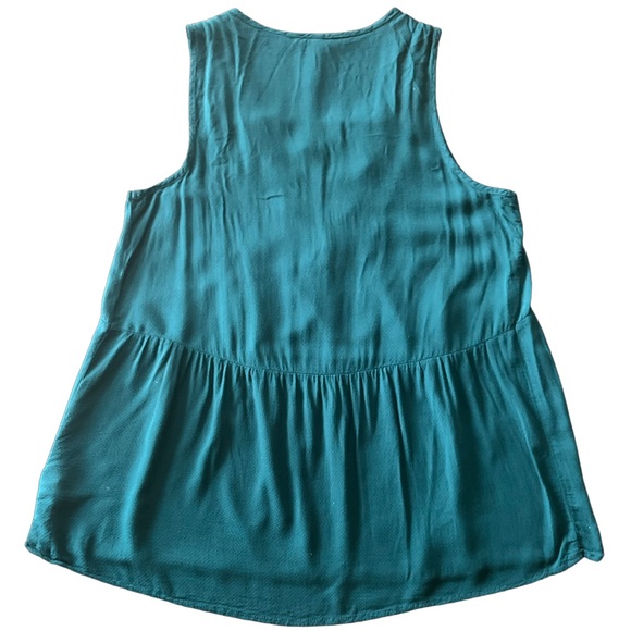 Lace Up Sleeveless Blouse - Picture 3 of 4